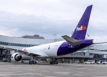 FedEx 77750th delivery/watercannon/takeoff 8/29